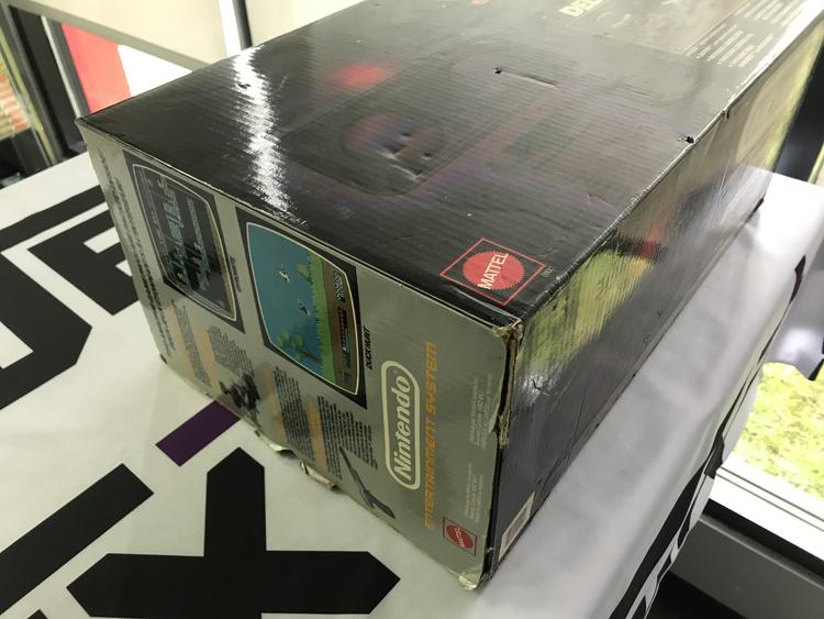 NINTENDO ENTERTAINMENT SYSTEM DELUXE SET (WITH BOX)