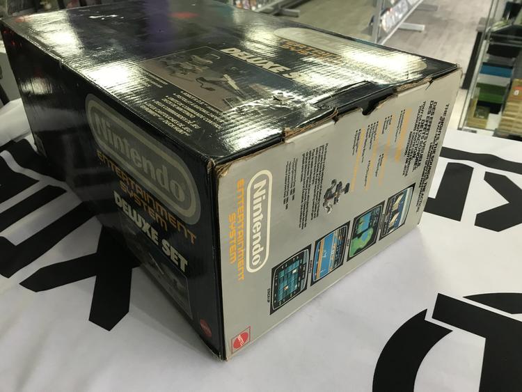 NINTENDO ENTERTAINMENT SYSTEM DELUXE SET (WITH BOX)