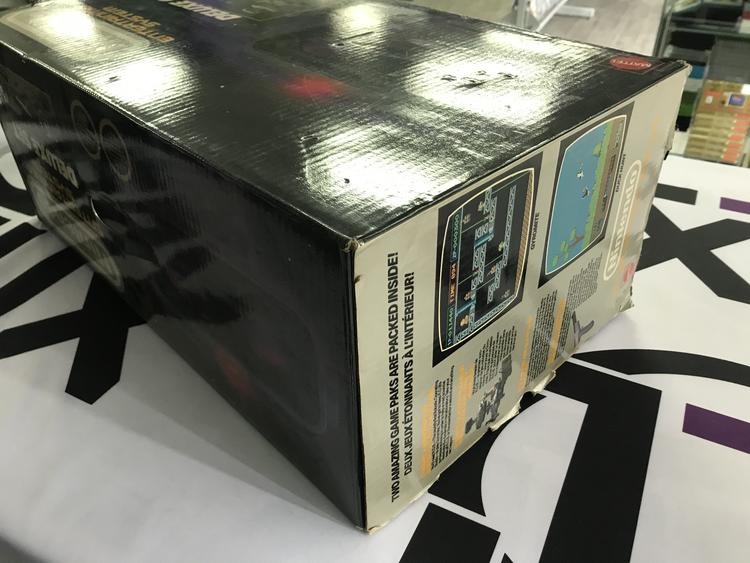 NINTENDO ENTERTAINMENT SYSTEM DELUXE SET (WITH BOX)