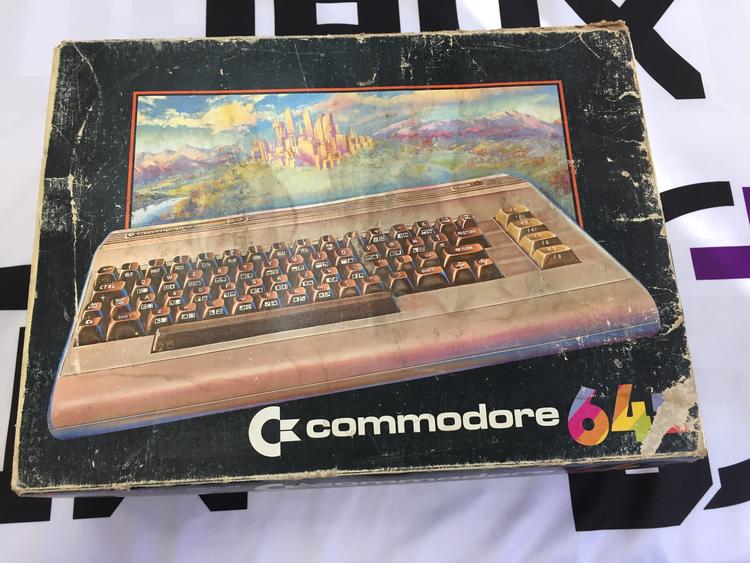 COMMODORE 64 (WITH BOX) (used)