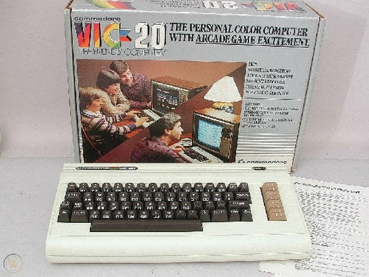 COMMODORE VIC-20 (WITH BOX)
