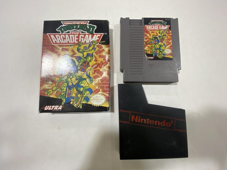 TEENAGE MUTANT NINJA TURTLES II THE ARCADE GAME (WITH BOX)