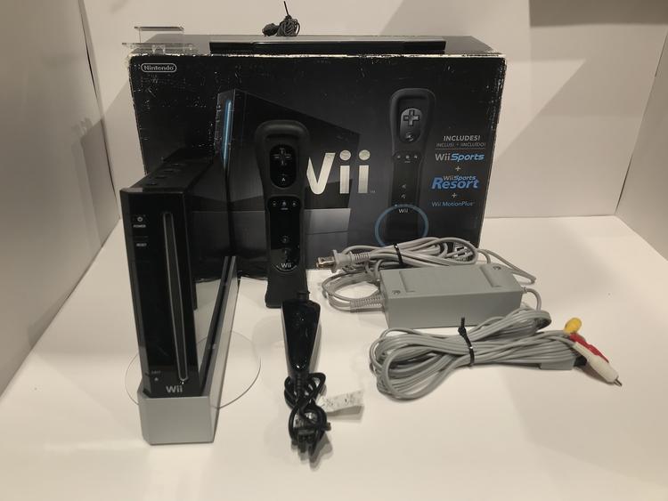 NINTENDO WII MODEL BLACK WII SPORTS BUNDLE (COMPLETE IN BOX) (usagé)