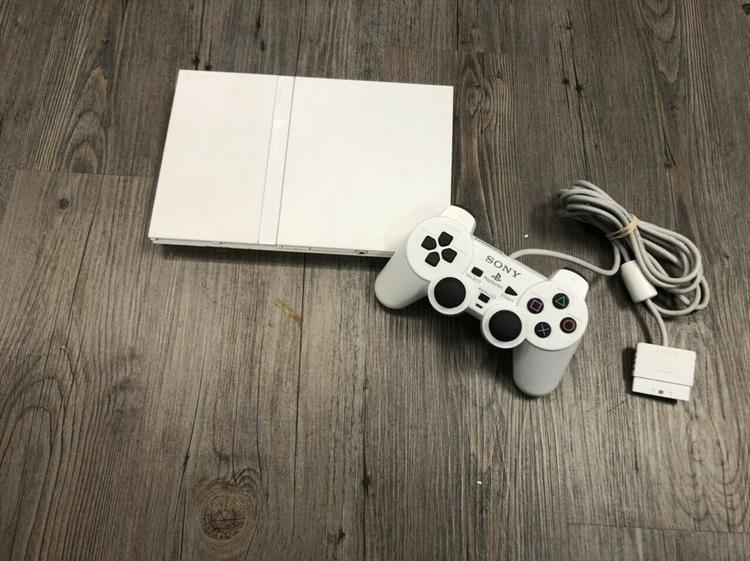 PLAYSTATION 2 MODEL 2 WHITE