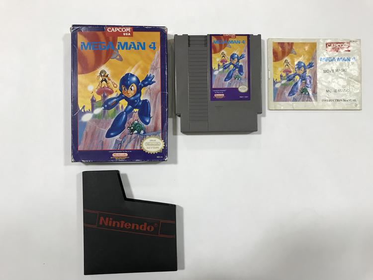 MEGA MAN 4 (COMPLETE IN BOX)
