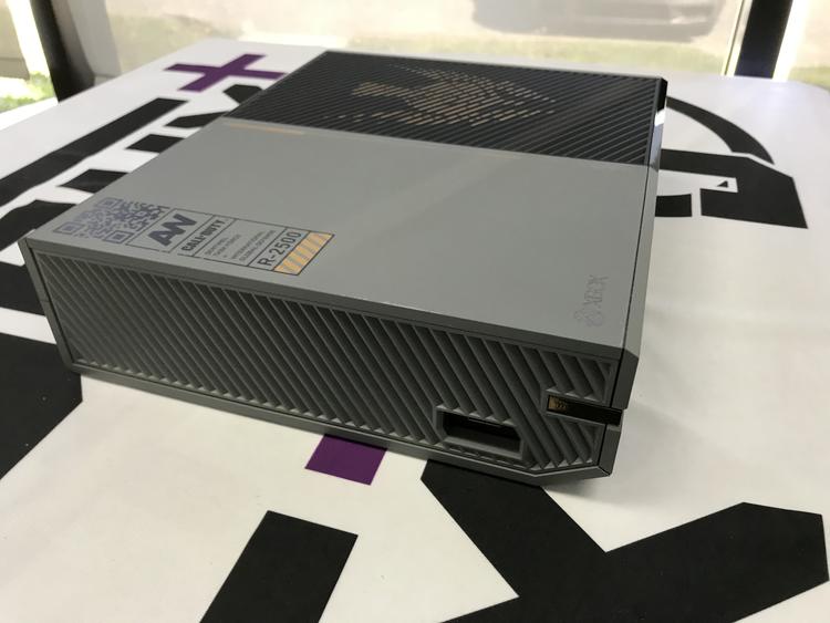 XBOX ONE CALL OF DUTY ADVANCED WARFARE EDITION - 1TB (WITH BOX) (used)