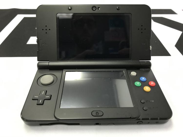 NEW NINTENDO 3DS SUPER MARIO BLACK EDITION (COMPLETE IN BOX)