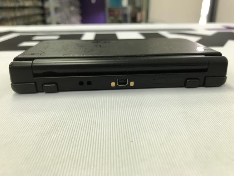 NEW NINTENDO 3DS SUPER MARIO BLACK EDITION (COMPLETE IN BOX)