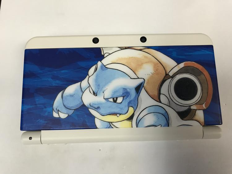 NEW NINTENDO 3DS WHITE WITH BLASTOISE PLATE COVER