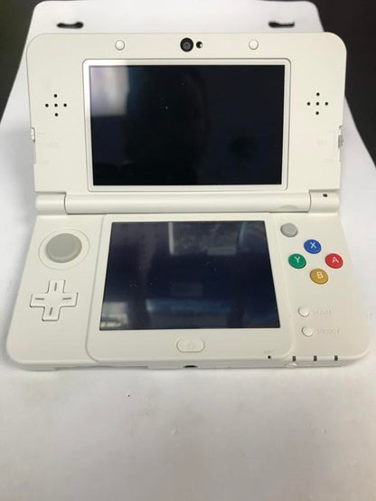 NEW NINTENDO 3DS WHITE WITH BLASTOISE PLATE COVER