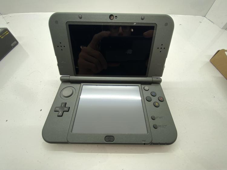 NEW NINTENDO 3DS XL HYRULE EDITION (COMPLETE IN BOX)