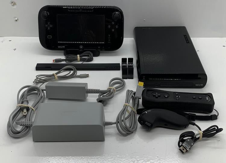 NINTENDO WIIU BLACK DELUXE - 32 GB (GAMEPAD NEW BATTERY)