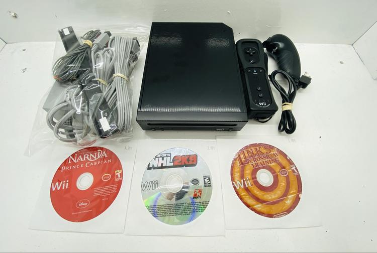 NINTENDO WII MODEL 2 BLACK + REMOTE + NUNCHUK + 3 GAMES (usagé)